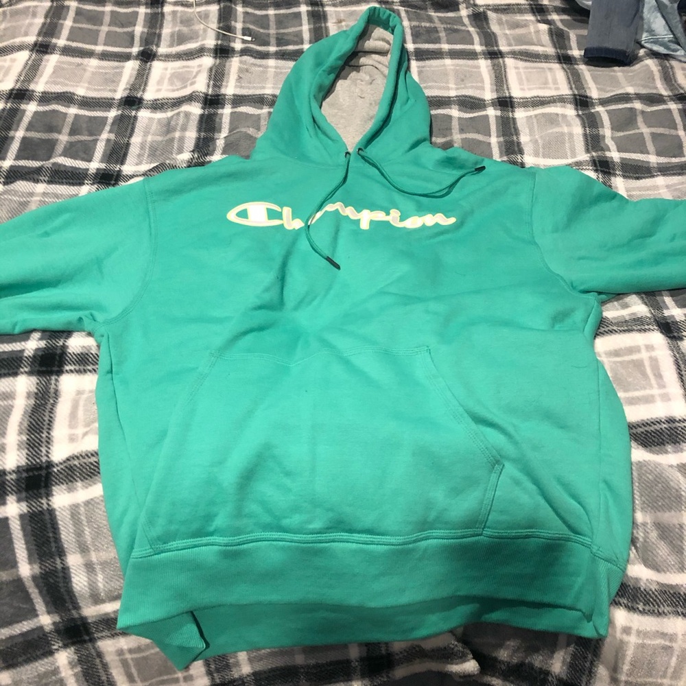 Men’s green champion hood new without tags